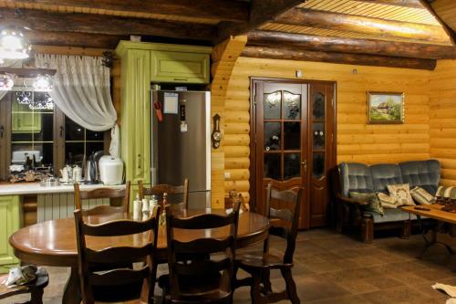 Koplietošanas atpūtas telpa ar TV, Садиба "Маланка" in Mykulychyn