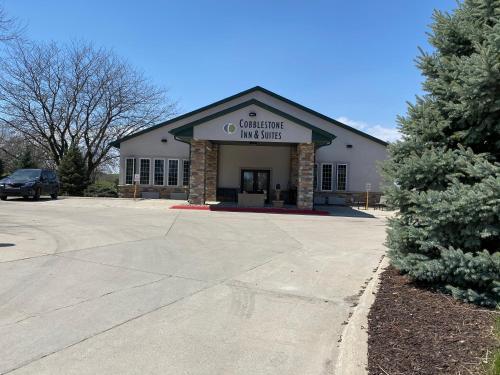 . Cobblestone Inn & Suites - Denison | Majestic Hills