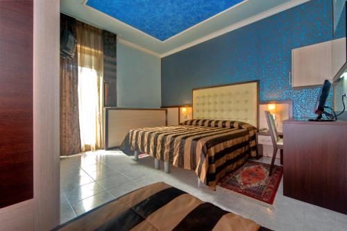 3 twin beds