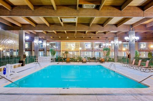 . Ramada by Wyndham Mitchell Hotel & Conference Center