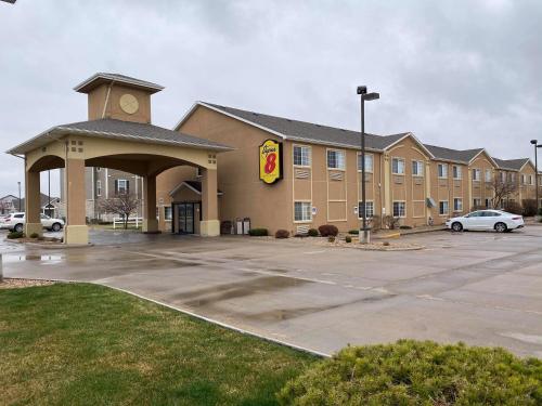 Super 8 by Wyndham Great Bend - Hotel