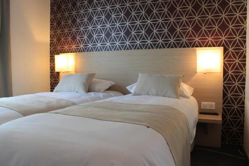 2 twin beds