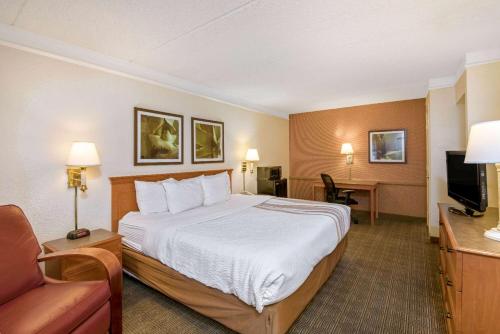 La Quinta Inn by Wyndham San Antonio Market Square - image 5