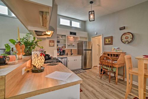 Coastal Escape with Yard - Walk 1 Mile to Texas AandM! - image 3