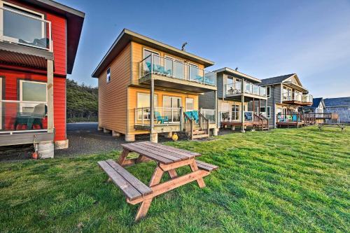 . Sanderling Sea Cottages, Unit 9 with Ocean Views!