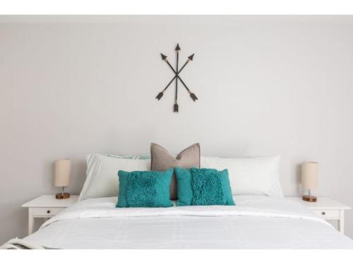 ELM Modern 4BD Private Pool & Walk To Biltmore