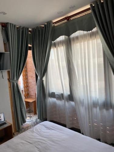 Quadruple Room with Balcony image 10