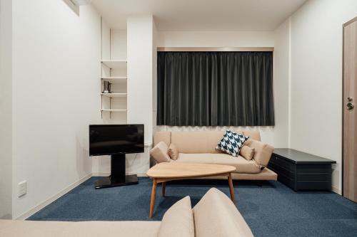Standard Twin Room with Sofa image 1