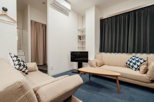 Standard Twin Room with Sofa image 4