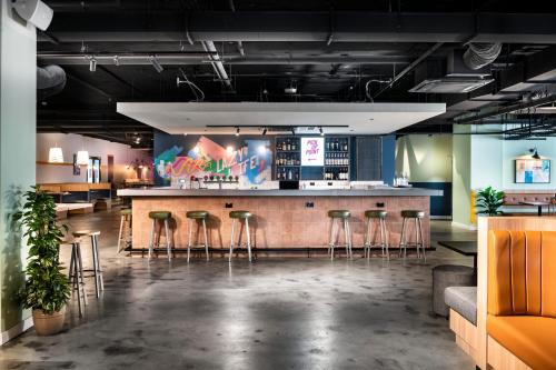 Quầy bar/Pub, Hostel G in Perth