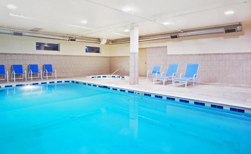 Holiday Inn Express Hotel & Suites Waukegan/Gurnee By IHG - 수영장