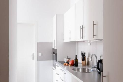 SC 05 by ROCKCHAIR Apartments l SUPERHOST Status l 2 Bedrooms Boxspringbeds Balcony Elevator - Cozy Family & Business Flair welcomes you!, Берлин (фото 4)