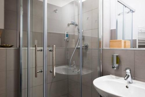 SC 05 by ROCKCHAIR Apartments l SUPERHOST Status l 2 Bedrooms Boxspringbeds Balcony Elevator - Cozy Family & Business Flair welcomes you!, Берлин (фото 6)