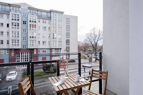 SC 05 by ROCKCHAIR Apartments l SUPERHOST Status l 2 Bedrooms Boxspringbeds Balcony Elevator - Cozy Family & Business Flair welcomes you!, Берлин (фото 9)