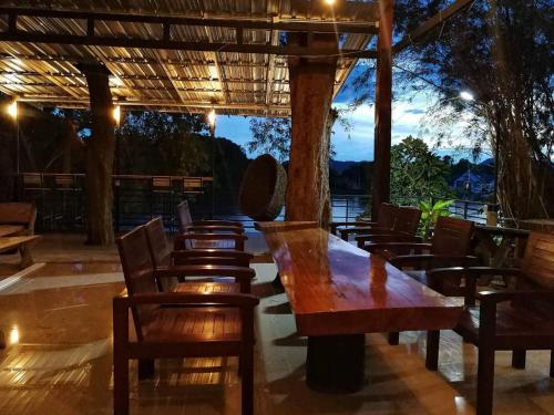 T & T Hostel Kanchanaburi - 편의 시설/서비스