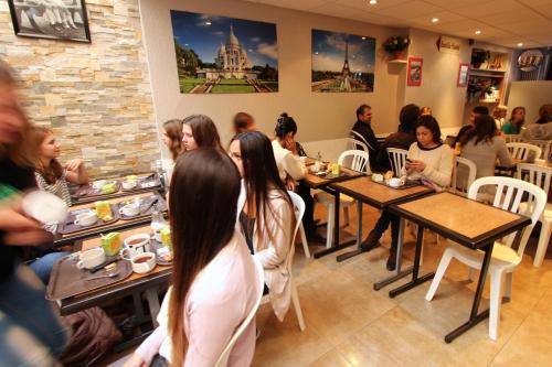 Bastille Hostel - image 6