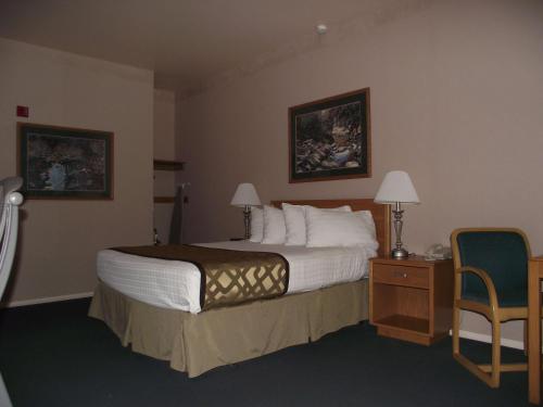 RiverTree Inn & Suites