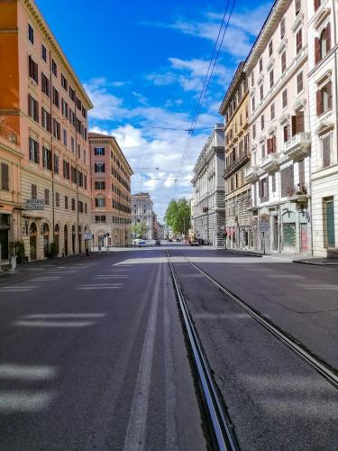 Roman Holidays Boutique - image 12