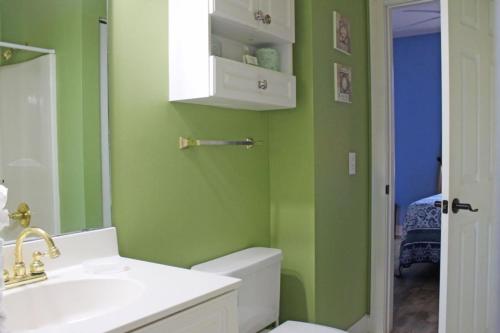 Magnolia Place by Palmetto Vacations - image 8