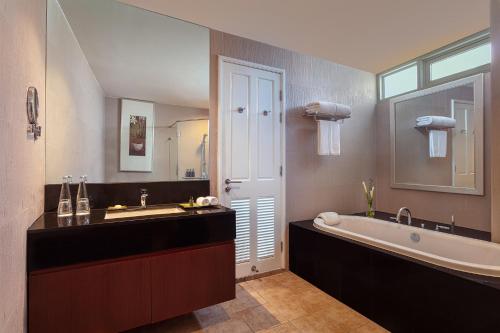 One-Bedroom Premium Suite King image 6