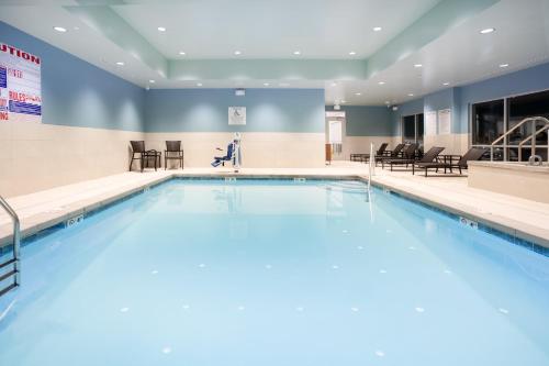 Swimming pool, Holiday Inn Express And Suites Ely in Ely (NV)