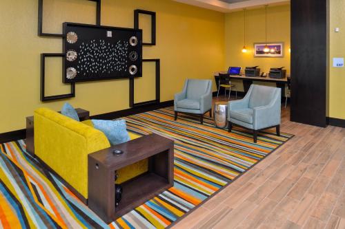 Holiday Inn Express & Suites Austin South