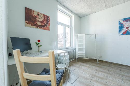 YELLOW INN - SIMPLE ROOMS -- OLMA Messen & Autobahn 1 Min, HSG 6 Min, Spital 7min, günstige Parkplätze