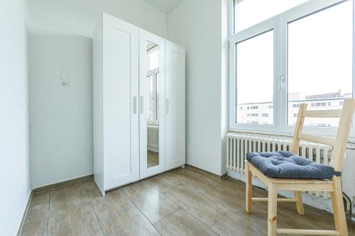 YELLOW INN - SIMPLE ROOMS -- OLMA Messen & Autobahn 1 Min, HSG 6 Min, Spital 7min, günstige Parkplätze
