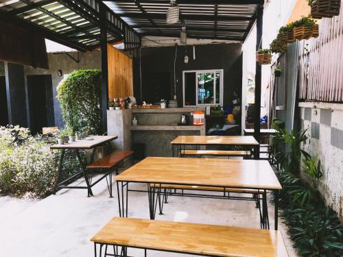 Restaurant, Samanta By The Sea in Koh Larn