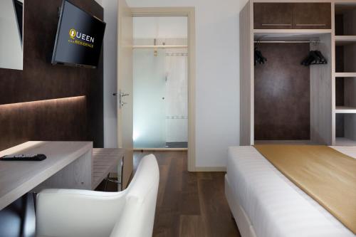 Apartment with Balcony image 10