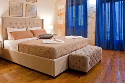 Deluxe Double Room with Balcony image 6
