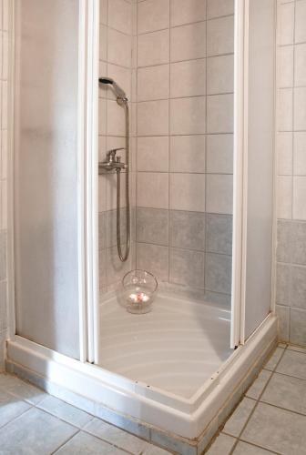 Double Room with Balcony image 2