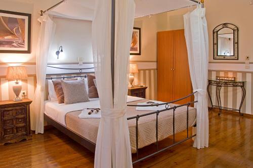 Double Room with Balcony room in Casa Del Mar