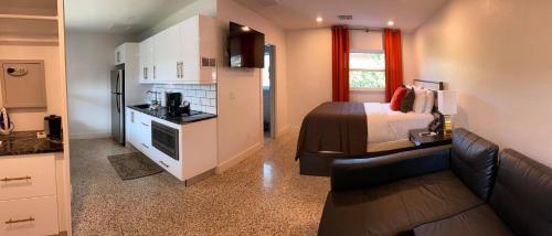 Captiva Beach Resort (open private beach access) in Siesta Key (FL)