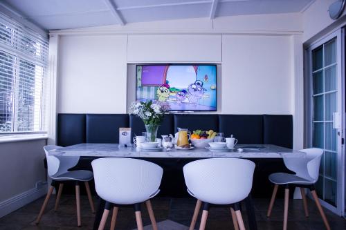 商務中心, 貝拉維斯塔自助式套房酒店 (Bella Vista Hotel & Self Catering Suites) in 科布