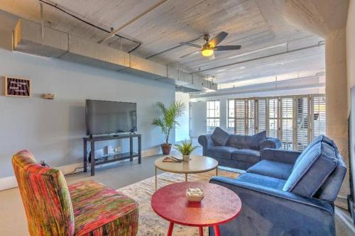 Vogue loft walk to CityMu/Cards/Aquarium/ConvCtr in Saint Louis, USA