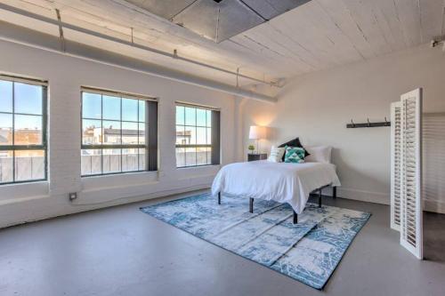 Vogue loft walk to CityMu/Cards/Aquarium/ConvCtr in Saint Louis, USA