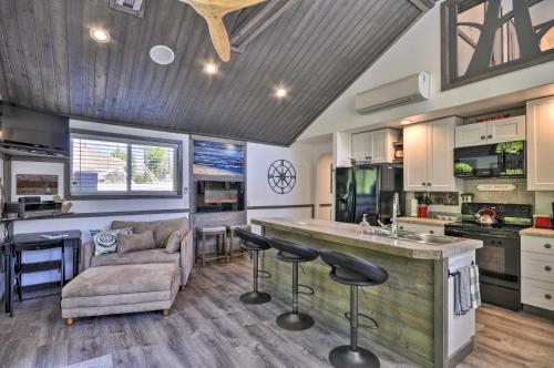 Floating Home on Columbia River with Provided Kayaks, Vancouver (Foto 2)