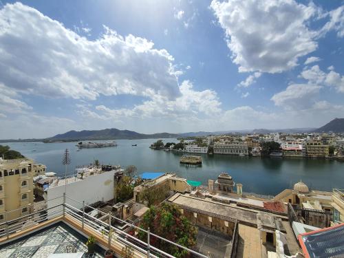 Kilátás, Mewar Haveli A Traditional Hotel near Gulab Bagh & Állatkert