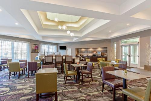 Lobby, La Quinta Inn & Suites by Wyndham Panama City in Panama City (FL)