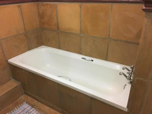 Silhouette 3 in Uvongo