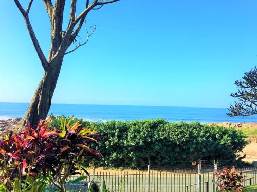 View, Silhouette 3 in Uvongo