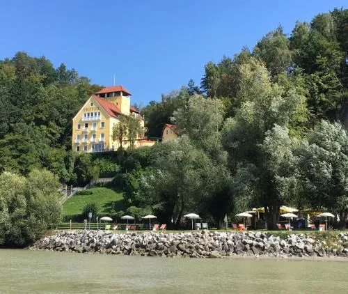 Hotel-Restaurant Faustschlössl in Feldkirchen an der Donau, Österreich