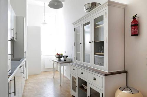 SC 06 by ROCKCHAIR Apartments l SUPERHOST Status l 4 Bedrooms Boxspringbeds 2 Bathrooms Balcony Elevator - Cozy Family & Business Flair welcomes you!