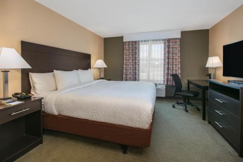 Days Inn & Suites by Wyndham Florence/Jackson Area - image 6