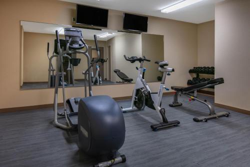 Days Inn & Suites by Wyndham Florence/Jackson Area - image 9