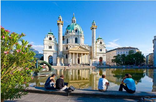 Operngasse-Karlsplatz in Wien, Österreich