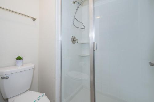 (AA460) Champions Gate Home 4/3 Private Pool & Free Waterpark - image 9