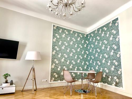 Pink Grapefruit City Condo - image 4