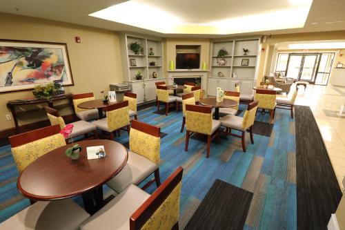 Days Inn by Wyndham Burlington East - image 7